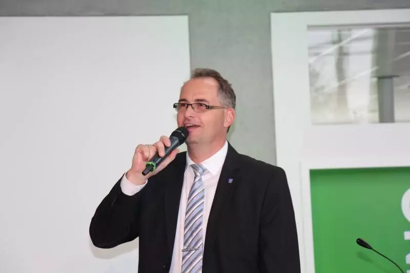 Carsten Helfmann, der Oberbürgermeister von Eppertshausen, begrüßte das Unternehmen in seiner Gemeinde.