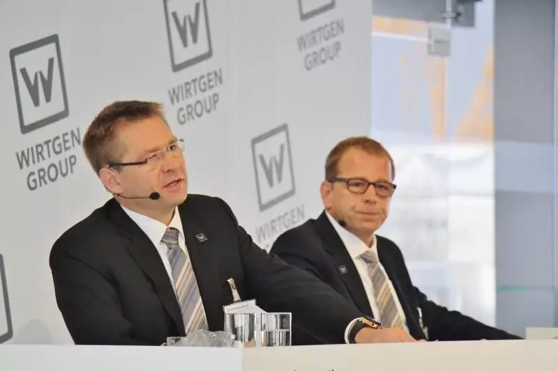 Erster offizieller Termin auf der Bauma: die Pressekonferenz der Firma Wirtgen. V.l.n.r.: Stefan und Jürgen Wirtgen.