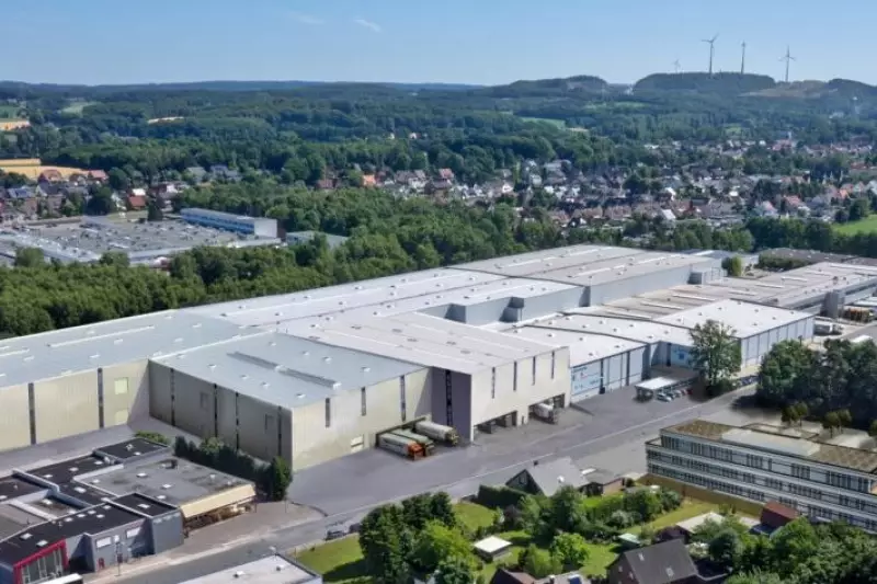 Der Firmenstammsitz in Osnabrück bietet 55.000 m² Lagerfläche. Insgesamt umfasst der Lagerbestand mehr als eine Millionen Artikel.