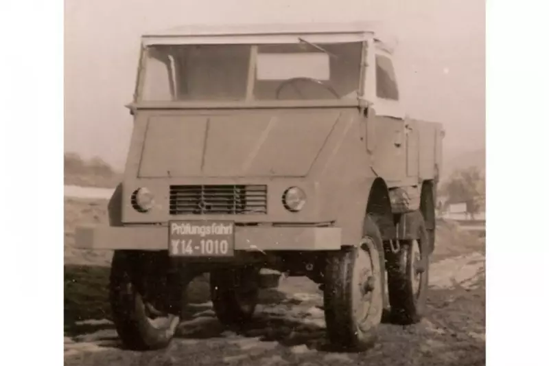 Der erste fahrfertige Unimog Prototyp im Dezember 1946.