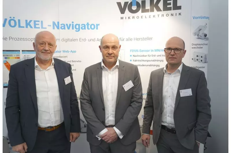 Das Team von Völkel Mikroelektronik präsentierte in Berchtesgaden unter anderem den Völkel-Navigator, ein herstellerunabhängiges Assistenzsystem für den digitalen Straßenbau.