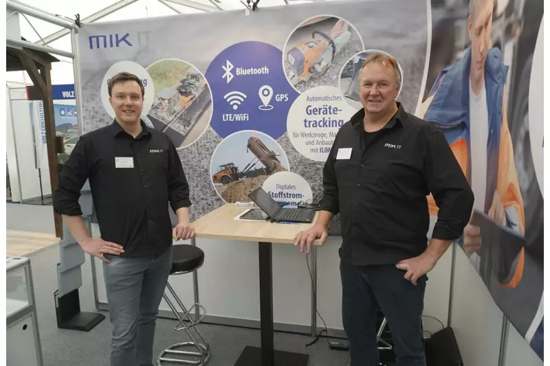 (V.l.) Julian Klinger und Robert Klinger vom Unternehmen MIK IT sind Profis für Telematiklösungen und digitales Bauprozessmanagement – gefragte Technologien für den Straßenbau.