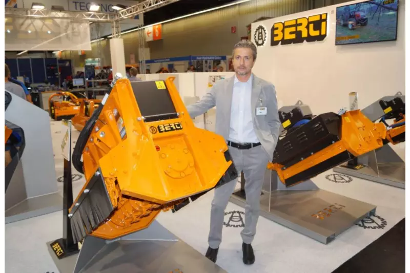 Gelbes Gerät für die grüne Branche präsentiert von Ivan Bianchi, Export Manager Berti. 40 Jah¬re Erfahrung stecken in den Schlegelmähern und Häckslern des italienischen Herstellers.