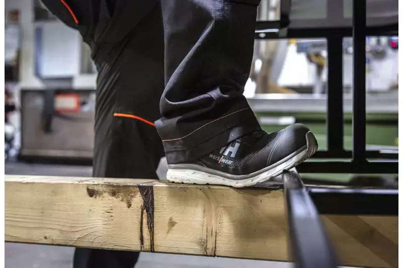 Zur neuen Kollektion gehört auch der Chelsea Evolution BRZ Schuh mit geformten TPU-Scuff-Zehen, Ortholite-Komfortschaum-Einlegesohle und feuchtigkeitsableitendem und atmungsaktiven Air-Mesh-Futter. Quelle: Helly Hansen