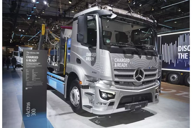Mercedes-Benz zufolge ist der eActros mehr als nur ein Truck. Er ist Teil einer integrierten Lösung, die neben den klassischen Services auch das neue eConsulting und digitale Lösungen beinhaltet. Alles, um dem Ziel der lokalen Emissionsfreiheit ein Stück näher zu kommen. Quelle: Treffpunkt.Bau