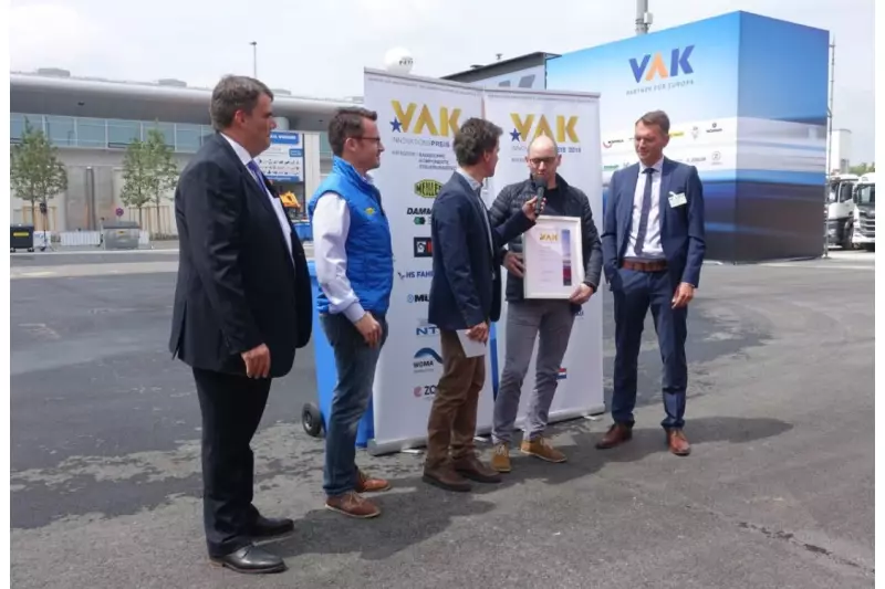 Die Firma Meiller Kipper aus München wurde von der VAK mit der Silbermedaille in der Kategorie Fahrzeug/Gerät ausgezeichnet.