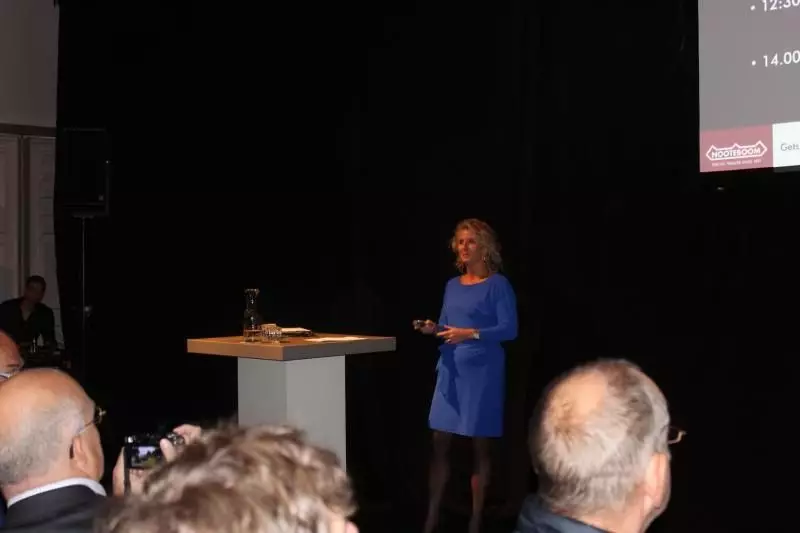 Marinka Nooteboom, Geschäftsführerin des
niederländischen Unternehmens, eröffnete
die internationale Pressekonferenz.