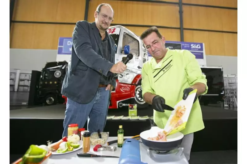 Reinhard Buchsdrücker (rechts), kurz Buchsi, und Jan Bergrath (links) stellten heute das erste Kochbuch für LKW-Fahrer 