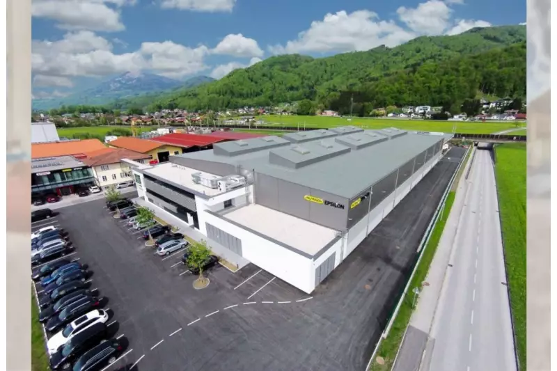 120 Millionen Euro Umsatz pro Jahr erwirtschaftet Epsilon mit 170 Mitarbeitern im österreichischen Elsbethen-Glasenbach mit Kranen für Forst- und Recycling. 10 % der Mitarbeiter beschäftigen sich bereits heute mit Elektronik und Mechatronik.