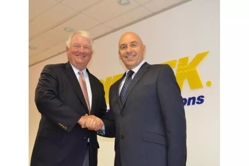 (v.l.n.r.) Kenneth Walker, Chairman der Pirtek Europe Gruppe, begrüßte Alex McNutt als neuen CEO. 