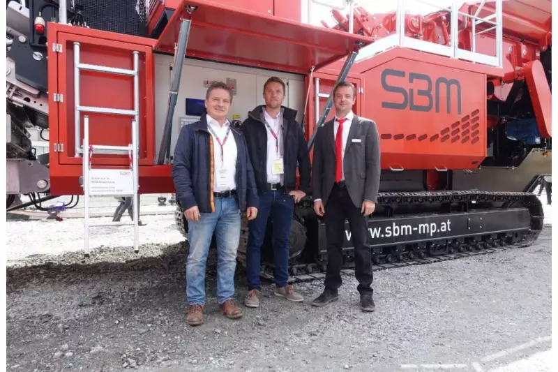 Der neue deutsche SBM-Händler Firma Kurz aus Friolzheim in Schwaben. V.l. Harald Weber (Vertrieb), Michel Kurz (GF) und Martin Wiziger (SBM).