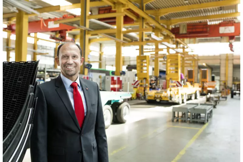 CEO ROland Hartwig freut sich über die gelungene Umstellung der drei Schwarzmüller-Werke auf Fließproduktion.
