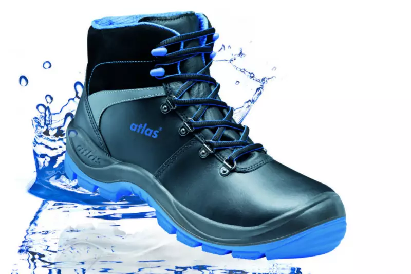 Das knöchelhohe Atlas Modell „SL525 XP BLUE S3 ESD“ wurde speziell für die Anforderungen der Baubranche entwickelt.
Die Schuhe schützen vor dem Umknicken, sind wasserbeständig und atmungsaktiv.