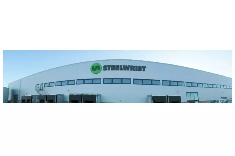 Seit der Gründung 2005 musste das Unternehmen Steelwrist bereits vier Mal umziehen. Seit Mai 2018 befinden sich Büro, Fertigung und Entwicklung auf dem neuen 12.500 m² großen Firmengelände in Rosersberg. Logistik und ein Lager bleiben vorerst im alten Werk bei Sollentuna. Vom schwedischen Wirtschaftskomitee wurde Steelwrist erst kürzlich zur am schnellsten wachsenden Firma in Schweden ausgezeichnet.