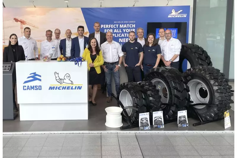 Mit versammelter Mannschaft: Camso Deutschland und Michelin präsentierten ihre robusten Reifen für Baumaschinen und Baugeräte. Quelle: Camso