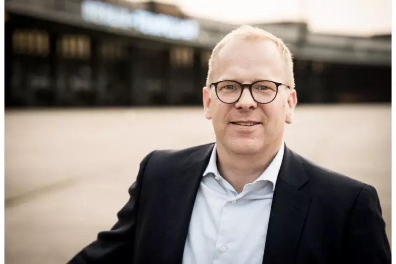 Roland Ückert ist Managing Director von Hiserv. Sein Unternehmen managt mithilfe von Trackunit einen 4.000 Geräte umfassenden Mietpark mit hochwertigen Flughafenbodengeräten.