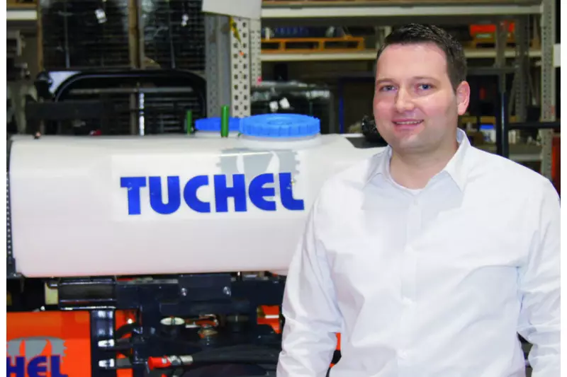 Seit 2015 leitet Dennis Schürmann den Vertrieb der Tuchel Maschinenbau GmbH. Als Prokurist kann er umfangreiche Produkt- und Marktkenntnisse vorweisen.