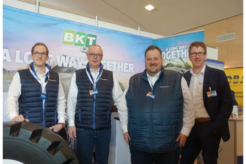 Hennrik Schmudde (re.) und sein Team von BKT. Das Unternehmen war in diesem Jahr Schwer-punktpartner des VDBUM.