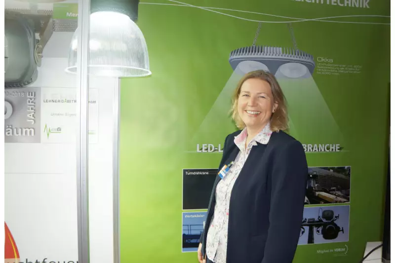 Melanie Lehner-Hilmer von Lehner-Dabitros rüstet Gebäude und Baumaschinen mit effizienten LED-Scheinwerfern aus. Das Einsparpotential dabei ist beachtenswert.