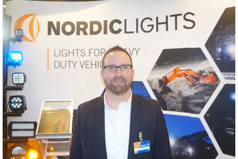 Arbeitsscheinwerfer von Nordic-Lights sind erprobt und äußerst leistungsstark. Am Stand erklärte Jan Bittner Produkte, die die Nacht zum Tag machen.