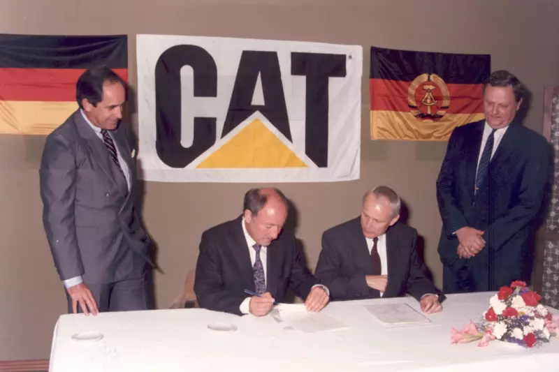 Caterpillar übertrug 1990 Zeppelin die exklusiven Vertriebs- und Servicerechte für Cat Baumaschinen und Motoren für das Gebiet in Ostdeutschland.
