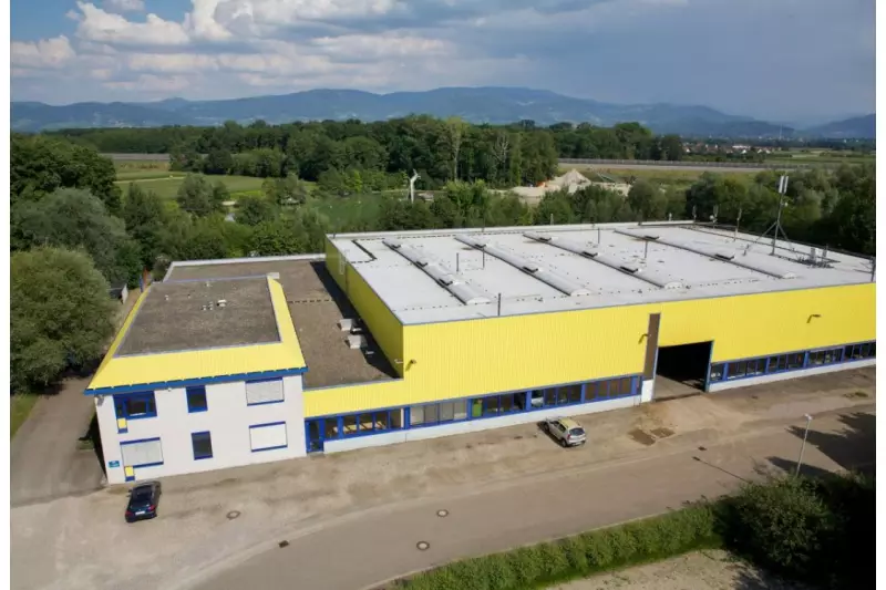 Seit 1984 stellt die ZFE GmbH in Achern-Gamshurst innovative Produkte für Hydraulikbagger, Minibagger und Radlader in hoher Qualität her. Auf einer Produktionsfläche von mehr als 3.000 m² produziert der Hersteller unter anderem Tieflöffel, Schwenktieflöffel, Hochkippschaufeln und Ladeschaufeln.