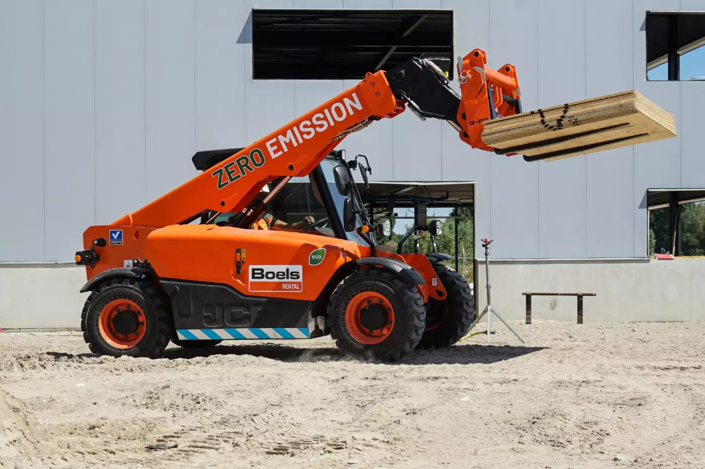 Die Vorteile der ECO-Maschinen sind vielseitig: Sie reduzieren CO₂-Emissionen, Luftschadstoffe und andere Treibhausgase, arbeiten leise und vibrationsarm und schonen damit die Gesundheit der Anwender und der Anwohner.