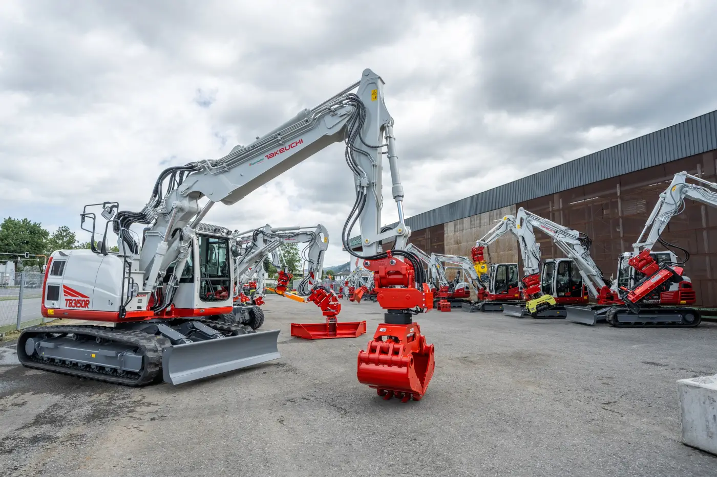 Huppenkothen präsentiert den neuen 16-Tonnen-Raupenbagger TB3150 von Takeuchi.