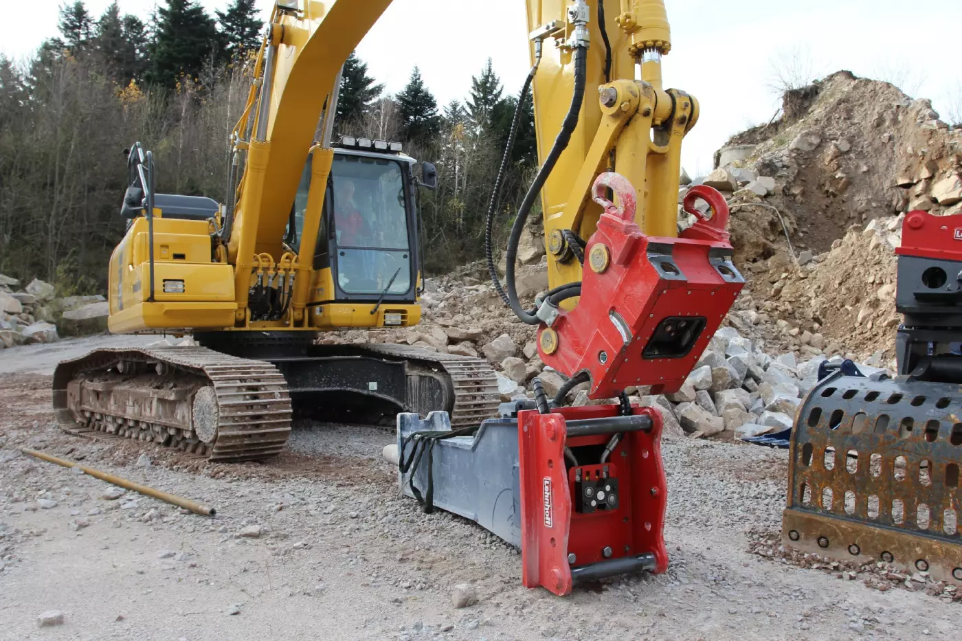 Hält auch bei den starken Kräften eines Hydraulikhammers: Der SQ70 von Lehnhoff 
