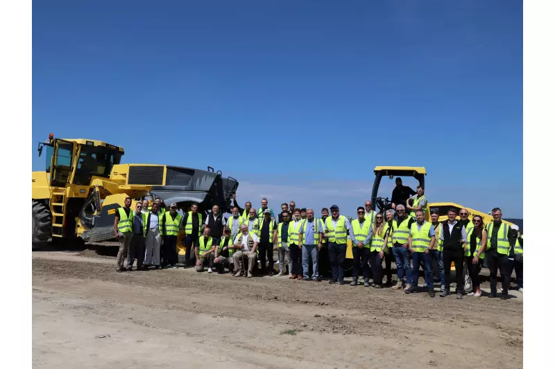 Rund 40 Kunden und Händler aus verschiedenen Ländern Europas trafen sich beim Baumaschinenhersteller BOMAG zu einer Fachveranstaltung zum Thema Bodenstabilisierung.
