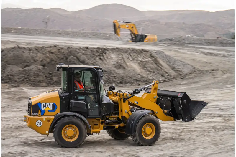 Mit dem Cat 906 Electric zeigt Zeppelin einen batterieelektrischen Radlader für Einsätze in emissionssensiblen Bereichen. 