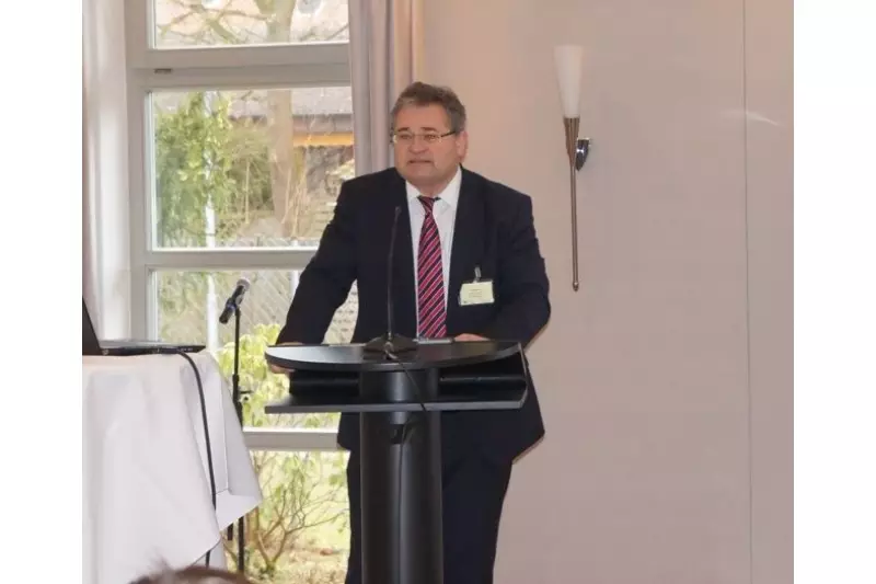 Eric Rehbock, sprach vor 170 Teilnehmern in Herzogenaurach zum aktuellen Stand der Mantelverordnung.