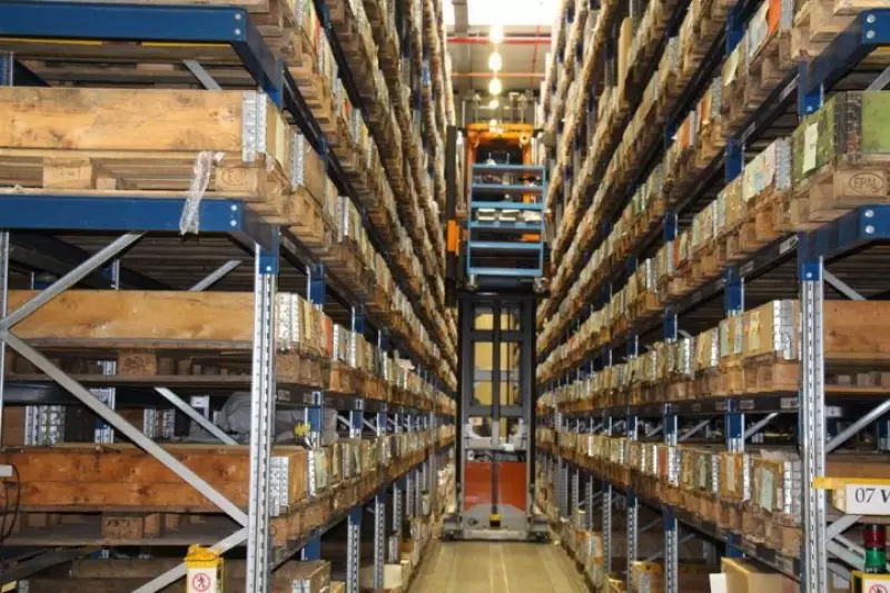 Das Teilelager misst eine Fläche von 11.000 m² und ist mit 25.000 Teilen bestückt. Der Warenwert liegt bei ca. 30 Millionen Euro.