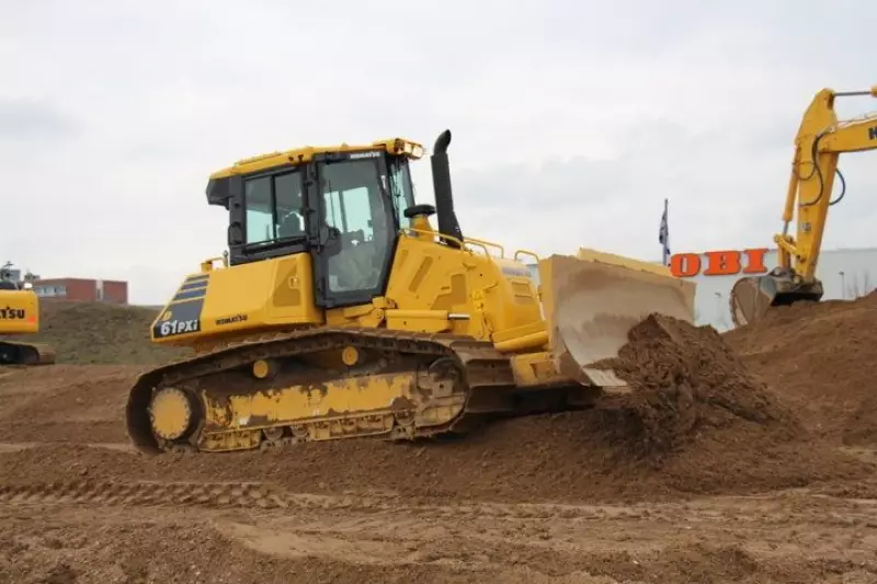 Die D61PXi Kettenraupe im Einsatz auf dem werkseigenen Testgelände.