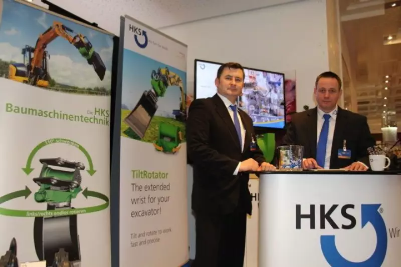 Über Zeit- und Kostenersparnis mit Tiltrotatoren informierten die Außendienstmitarbeiter von HKS Baumaschinentechnik in Kassel.