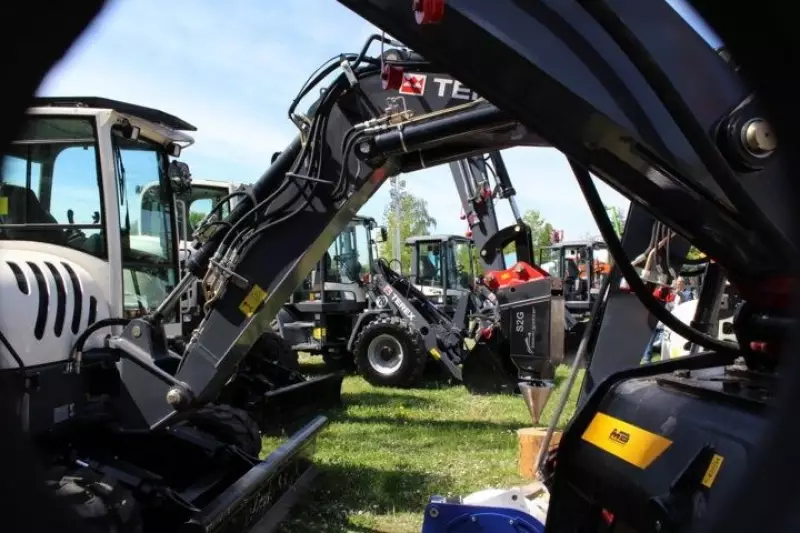 Ausblick auf die große Anzahl ausgestellter Maschinen von Rühle Maschinenpark.