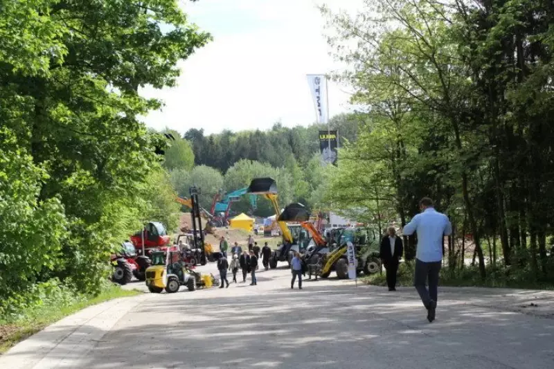 Blick auf das rege besuchte Frei- und Baggergelände.