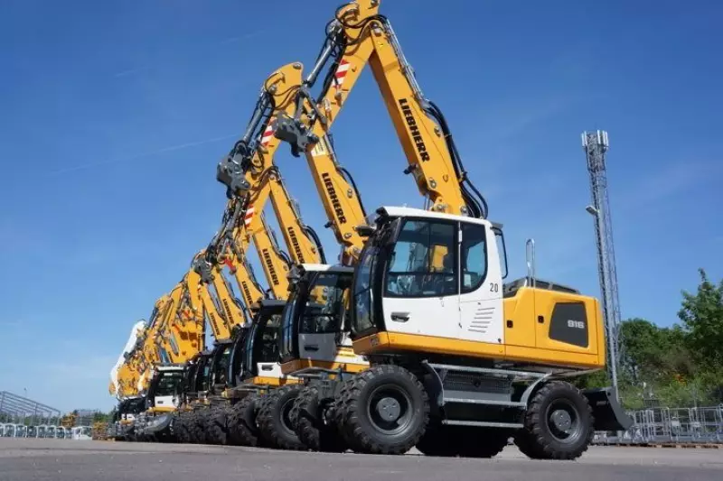 Im Außengelände wird die Maschine dann auf Betriebstemperatur gebracht und einer umfangreichen Leistungsüberprüfung nach streng vorgegebener Checkliste unterzogen. Die Ergebnisse des Funktionstests und der Qualitätskontrolle werden detailliert dokumentiert.