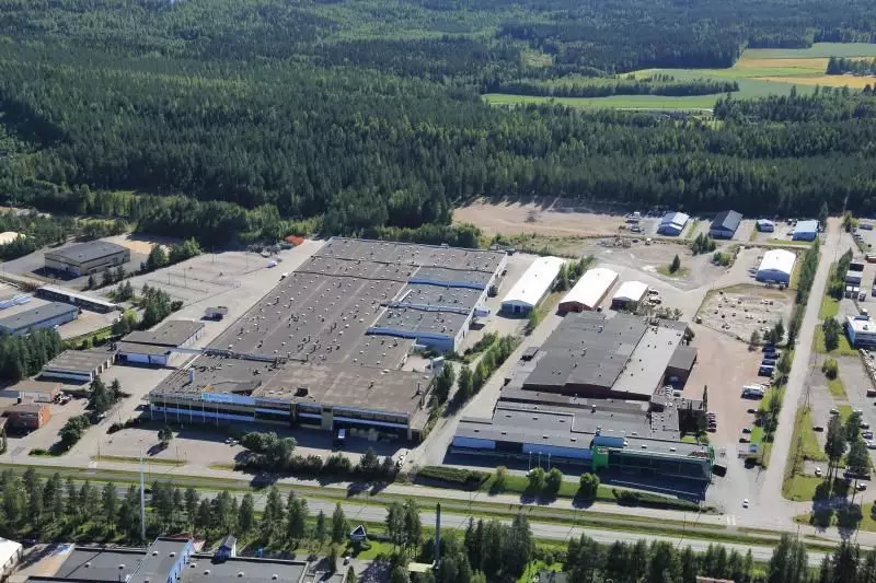 Mit dem Erwerb des angrenzenden 44.000 m² großen Nachbargrundstücks hat Avant Tecno die Ausmaße seines bisherigen Fabrikgeländes verdoppelt.