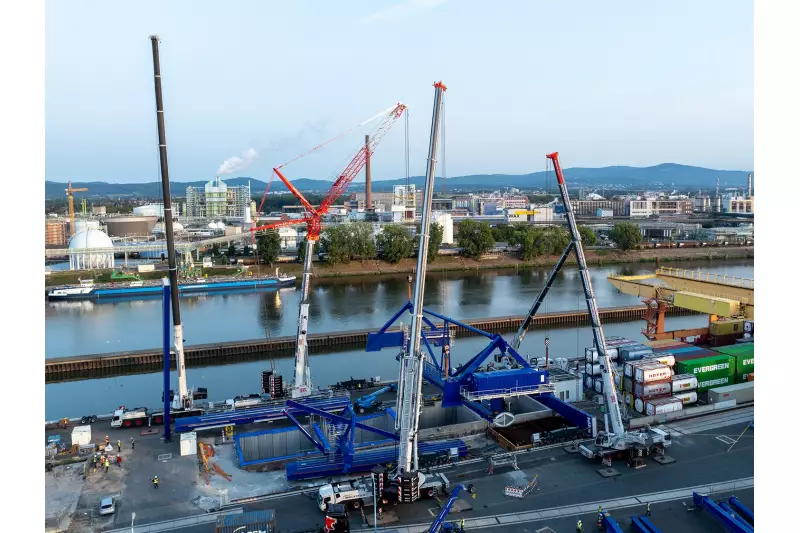 Ausgeklügelte Kranlösung für volle Autokran-Power.
BKL Frankfurt berücksichtige nicht nur die statischen Herausforderungen durch die Flussnähe, sondern erfüllte vor allem auch die Wünsche des Kunden hinsichtlich Zeit und Ablauf voll und ganz.