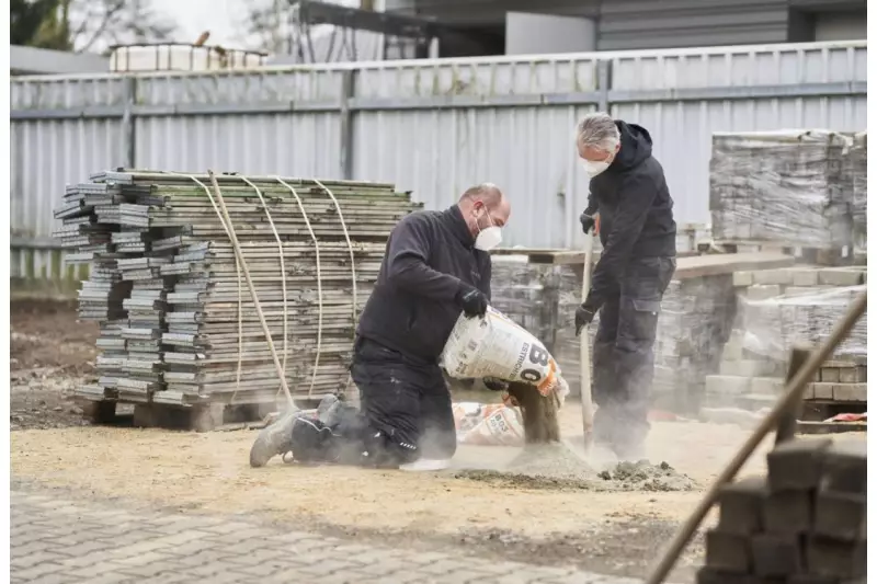 Faltmasken für den leichten Atemschutz sind etwa sinnvoll, um sich bei der Arbeit vor Staub zu schützen.