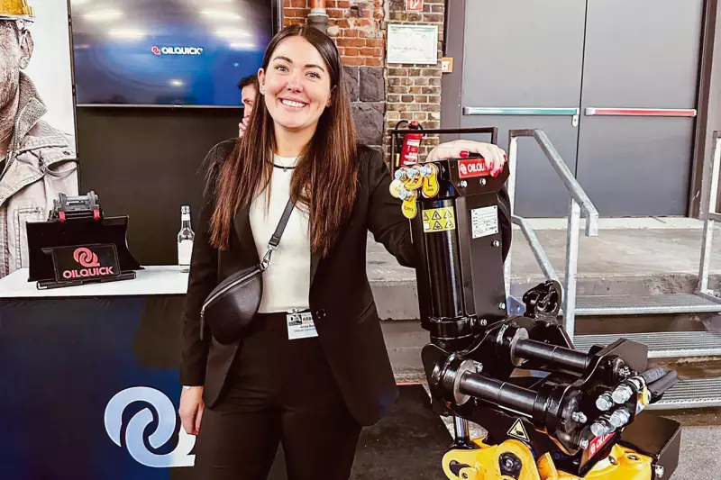 Wer wissen möchte wie Tiltrotatoren und Schnellwechsler die Effizienz in der Rückbau- und Abbruchbranche steigern, der ist bei Anne Betz, Vertriebsinnendienst Oilquick, richtig. Das Unternehmen ist immer bemüht, einen echten Mehrwert zu bieten – nur dann wird ein neues Produkt auf den Markt gebracht. Quelle: Oilquick
