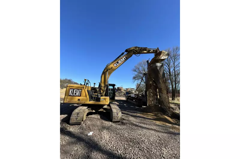 Mit der Ausführung der Tiefbauarbeiten für das Gymnasium Erkrath wurde die Kliemt-Gruppe aus dem benachbarten Hilden beauftragt.
