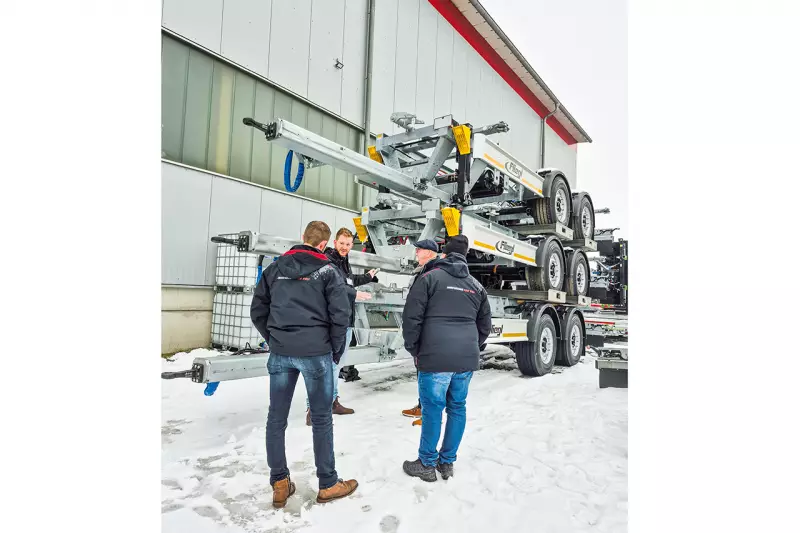Die Innovation Days boten zahlreichen Besucherinnen und Besuchern die Gelegenheit, mit den Fliegl-Mitarbeiterinnen und -Mitarbeitern ins Gespräch zu kommen und sich vor Ort über Produktion, Technik und aktuelle Entwicklungen am Standort Triptis zu informieren. Quelle: Fliegl