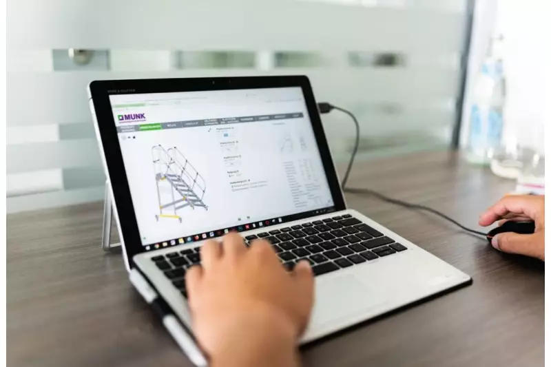 Mit dem Produktkonfigurator der Munk Günzburger Steigtechnik können sich Kunden des Unternehmens Überstiege, Treppen sowie fahrbare Plattformtreppen individuell selbst zusammenstellen.