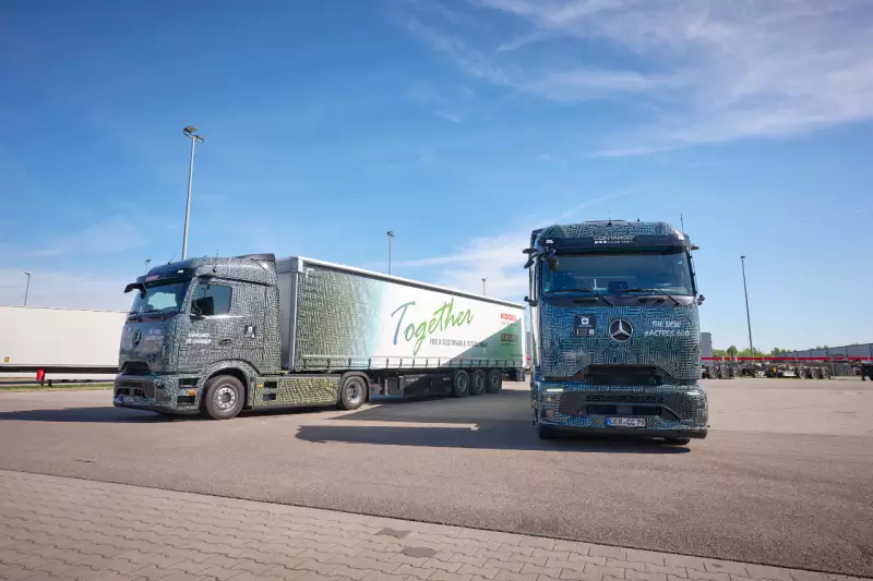 Die ersten batterieelektrischen Mercedes-Benz eActros 600-Kundenfahrzeuge gehen an Contargo und Remondis.
