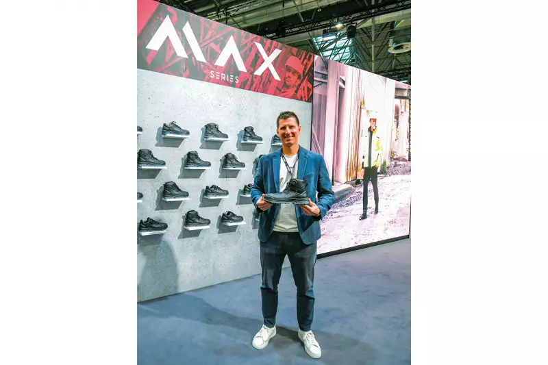 „MAX“ steht bei Atlas für maximale Robustheit. Die neue Sicherheitsschuh-Serie kombiniert höchsten Schutz und Widerstandsfähigkeit mit geringem Gewicht und hohem Tragekomfort. Einzigartig ist das Hightech-Obermaterial ProTraX, das neue Maßstäbe in der Arbeitswelt setzt, wie uns Maximilian Finke sagte. Quelle: Treffpunkt.Bau
