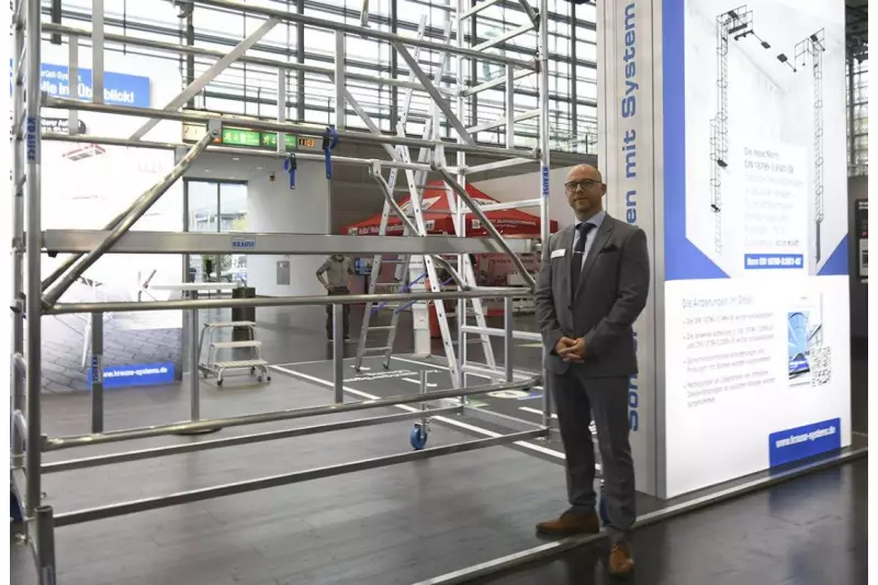 45 % schnellere Aufbauzeiten verspricht das Krause-Werk für sein neues Fahrgerüst-System. Alle Infos parat hatte Gebietsmanager Michael Stais. Quelle: Treffpunkt.Bau