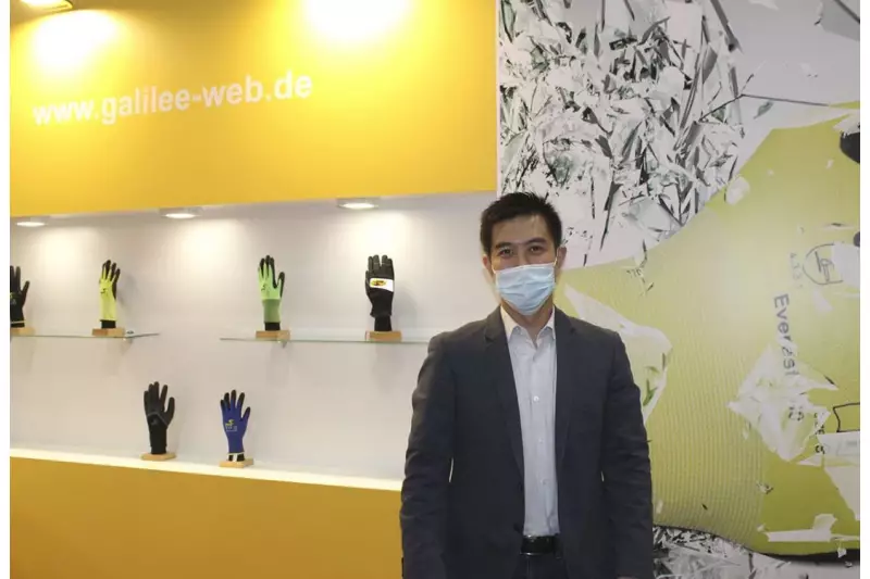 Arbeits- und Schutzhandschuhe sind das Metier der Galilee GmbH. Positiv eingestimmt angesichts des guten Kundenfeedbacks war Vertriebsleiter Guojun Hou. Quelle: Treffpunkt.Bau