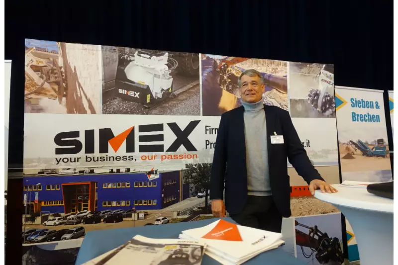 Die Firma Simex wurde 1991 in San Giovanni in Persiceto, 15 km nördlich von Bologna, gegründet. Uwe Basler, zuständig für den Vertrieb in Deutschland, freute sich über den Besuch des Treffpunkt.Bau-Teams.